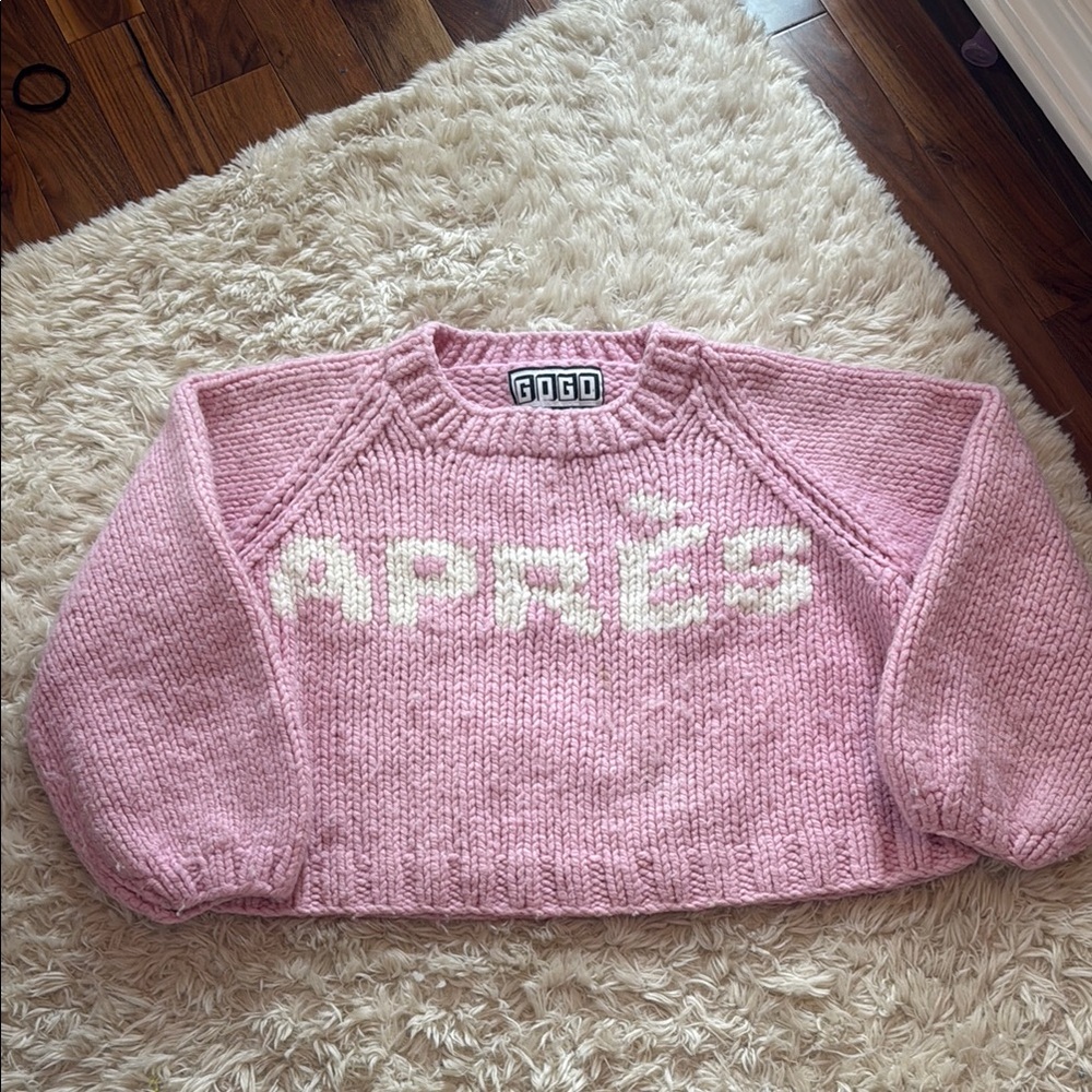 EUC GOGO bubbblegum Pink and White Knit Crew Neck Apres Sweater